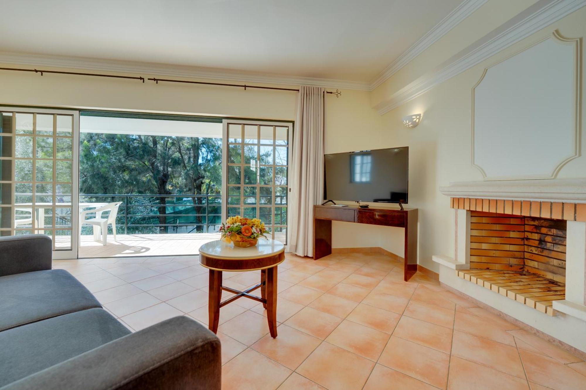 Aparthotel Muthu Clube Da Oura 4*